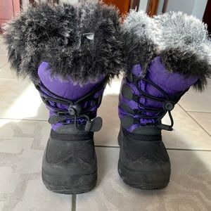 Toddler girls size 9 snowboots